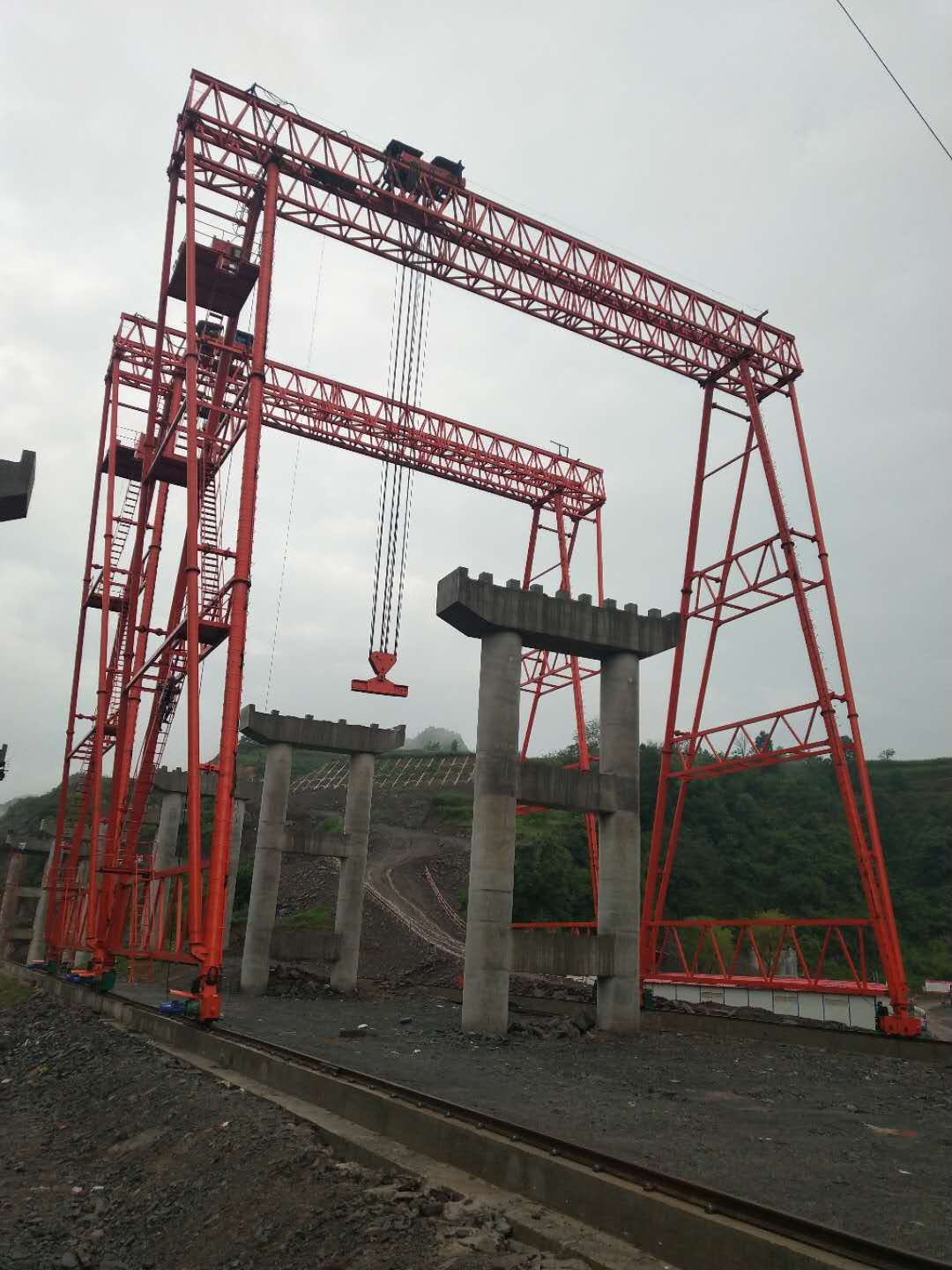 中鐵四局貴陽(yáng)項(xiàng)目，MG100噸-32米跨38米高龍門吊