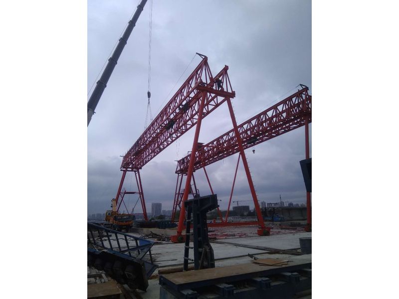安徽明光至巢湖高速公路滁州段MC-LJ04標(biāo)，采購高遠(yuǎn)重型MG8010t-32m-9m龍門吊二臺、MH10t-32m-9龍門吊三臺生產(chǎn)中