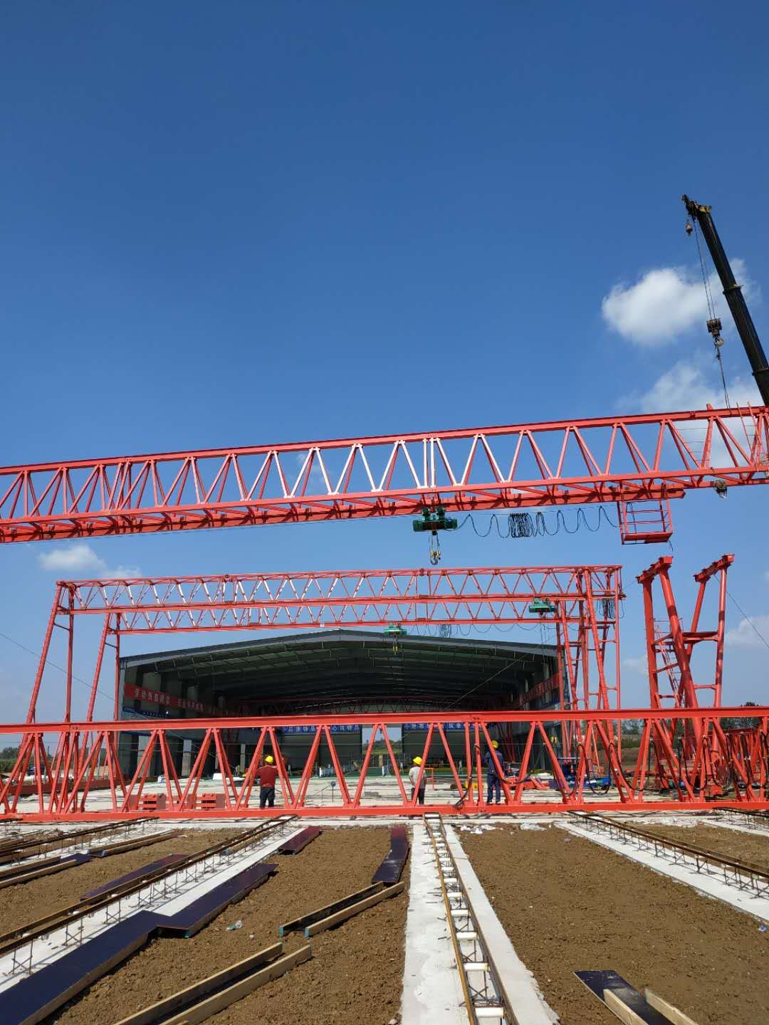 上海普都建筑勞務(wù)有限公司安徽滁州定遠(yuǎn)縣中交華南公司明巢高速4標(biāo)MG8010T-32M-9M龍門吊二臺(tái)，MH10T-32M-9M龍門吊三臺(tái)