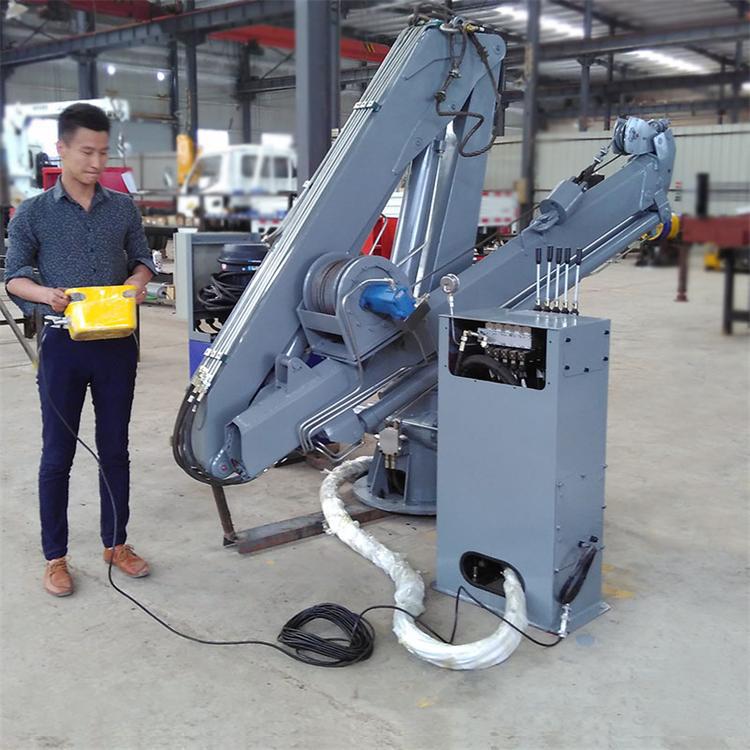 智能折臂起重機有什么優(yōu)點與特點。