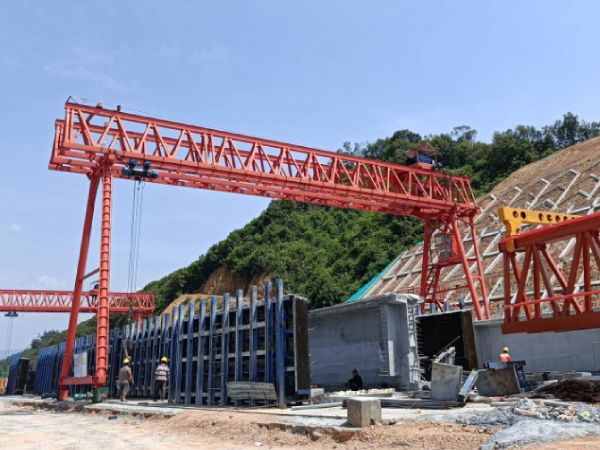 龍門吊門式起重機(jī)運(yùn)行過(guò)程中的安全操作規(guī)范有哪些？