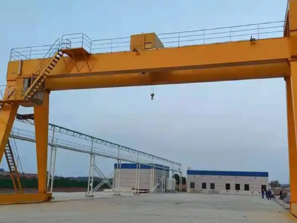 如何正確使用龍門吊門式起重機(jī)的限位器和保護(hù)裝置？